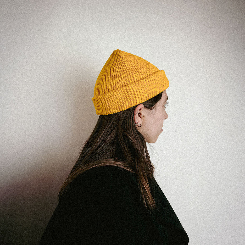 Beanie Pescador Acanalado Medio – Amarillo