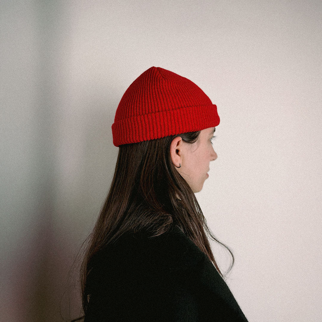 Beanie Pescador Acanalado Medio – Rojo
